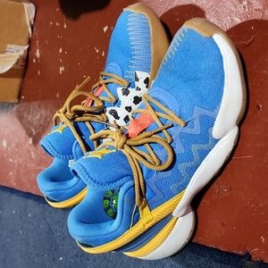 Adidas, D.O.N toy story